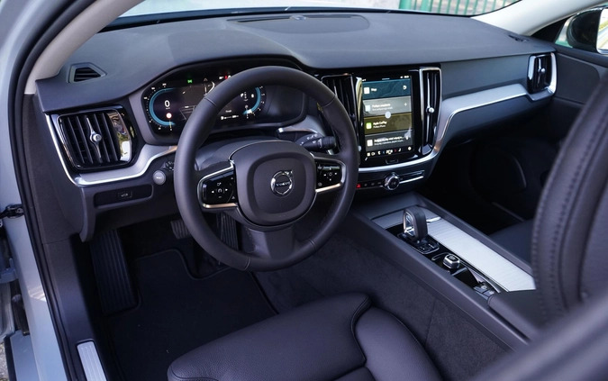Volvo V60 cena 222967 przebieg: 1, rok produkcji 2023 z Chojnice małe 352